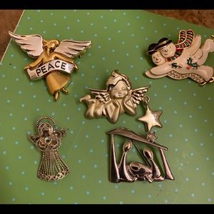 Beautiful Christmas themed brooches
